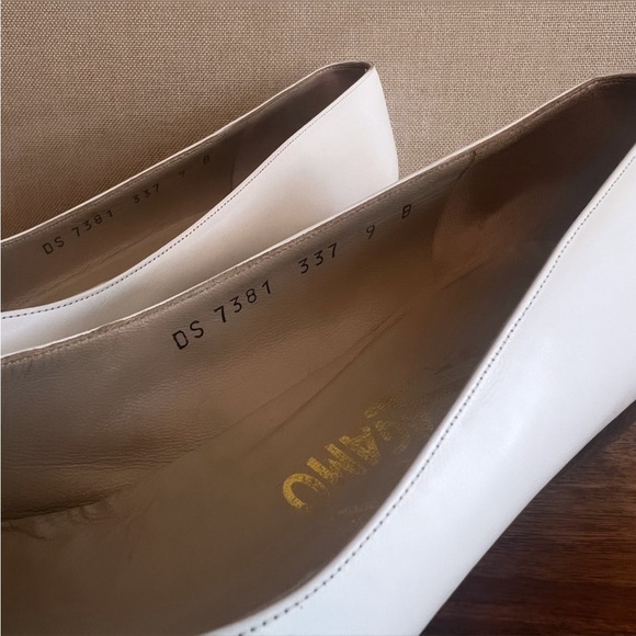 VINTAGE SALVATORE FERRAGAMO Black & White Leather Small Wedge Heel Flats Sz 9 - Picture 13 of 13